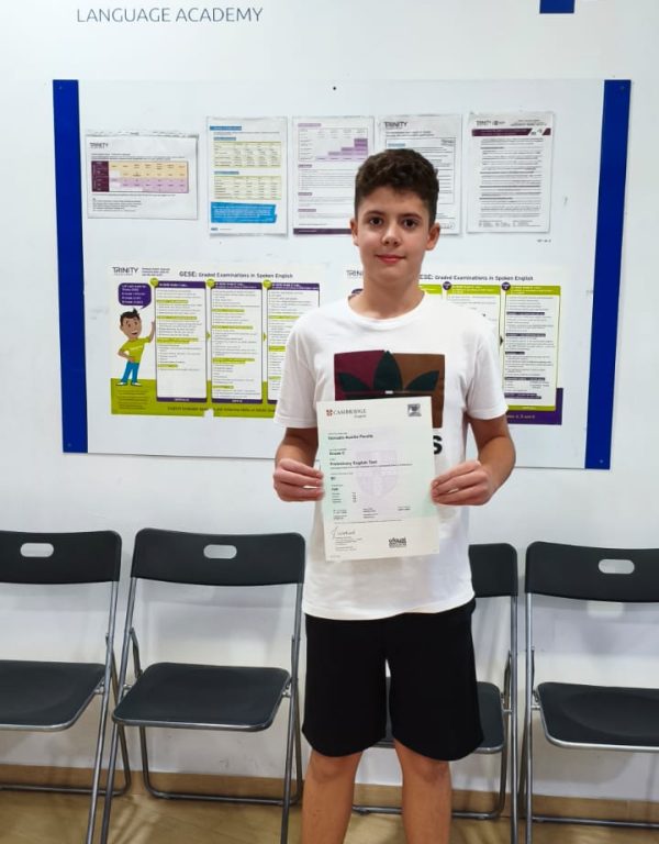 Alumnos de Wake Up Instituto Británico reciben sus certificados oficiales Cambridge English.
