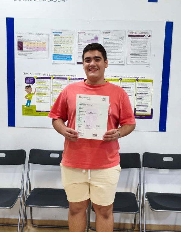 Alumnos de Wake Up Instituto Británico reciben sus certificados oficiales Cambridge English.