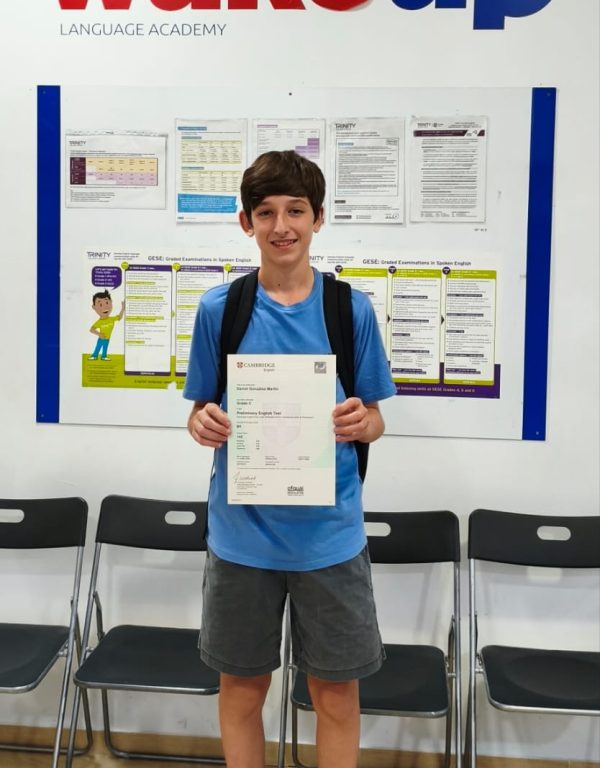 Alumnos de Wake Up Instituto Británico reciben sus certificados oficiales Cambridge English.