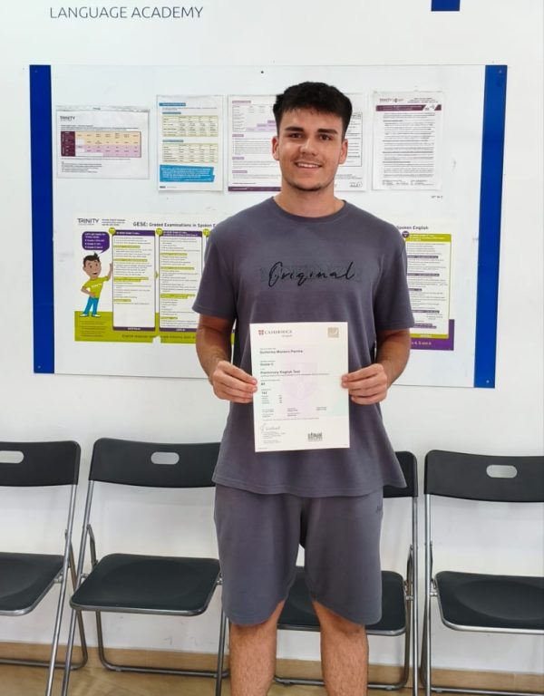Alumnos de Wake Up Instituto Británico reciben sus certificados oficiales Cambridge English.